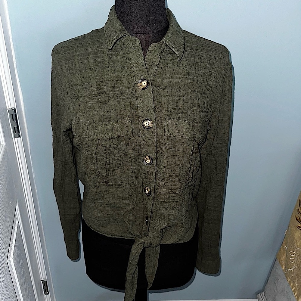 🦋 Women’s Express Collared Button Front with Ties Medium Cotton